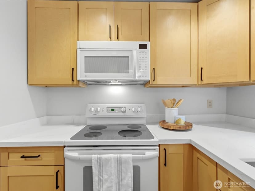 Property photo for 1400 Taylor Avenue N #201, Seattle photo 8