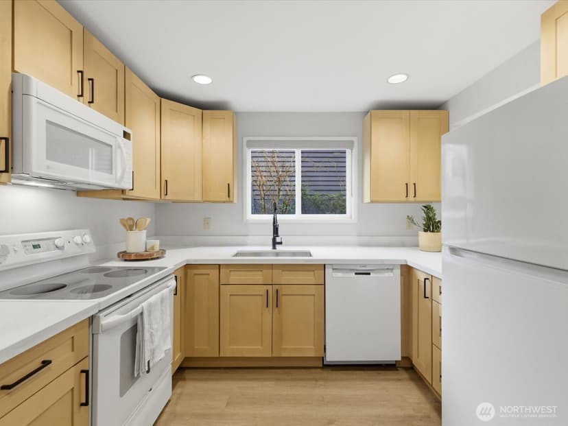 Property photo for 1400 Taylor Avenue N #201, Seattle photo 6