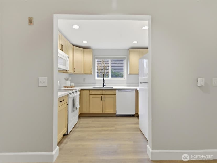 Property photo for 1400 Taylor Avenue N #201, Seattle photo 5