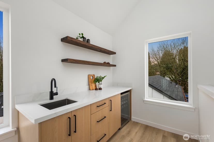 Property photo for 806 C S Rose Street, Seattle photo 10