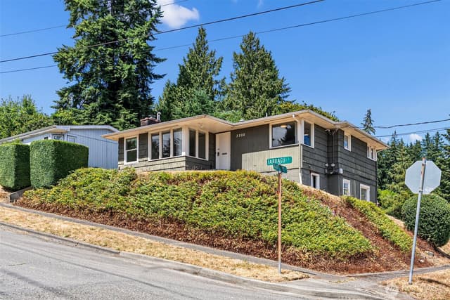 Property photo for 3202 Farragut Street, Bremerton