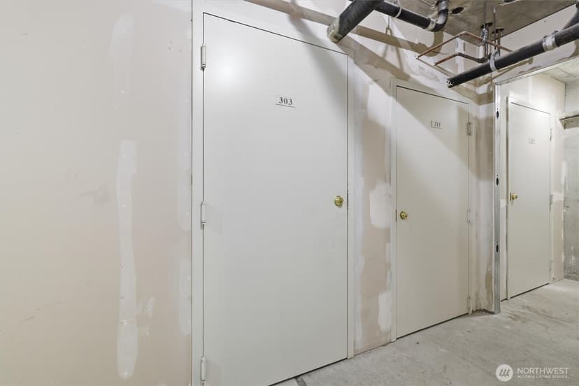 Property photo for 1417 Queen Anne Avenue N #303, Seattle photo 27