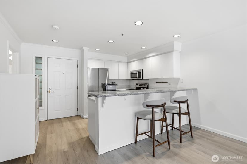 Property photo for 1417 Queen Anne Avenue N #303, Seattle photo 14