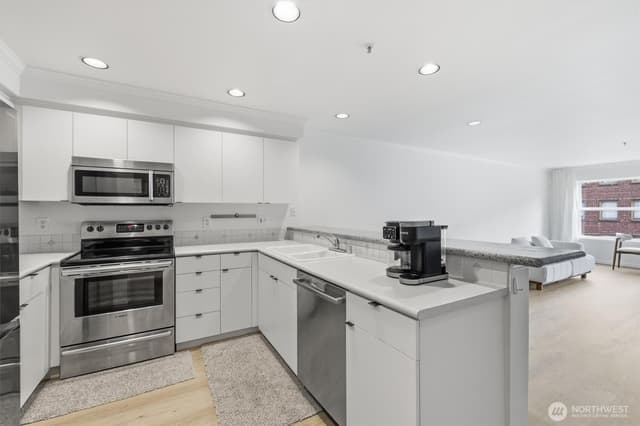 Property photo for 1417 Queen Anne Avenue N #303, Seattle photo 5