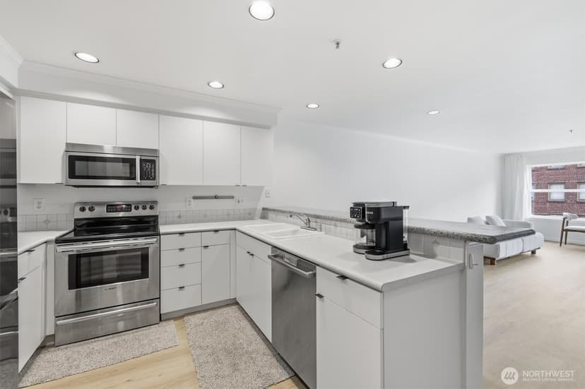 Property photo for 1417 Queen Anne Avenue N #303, Seattle photo 5