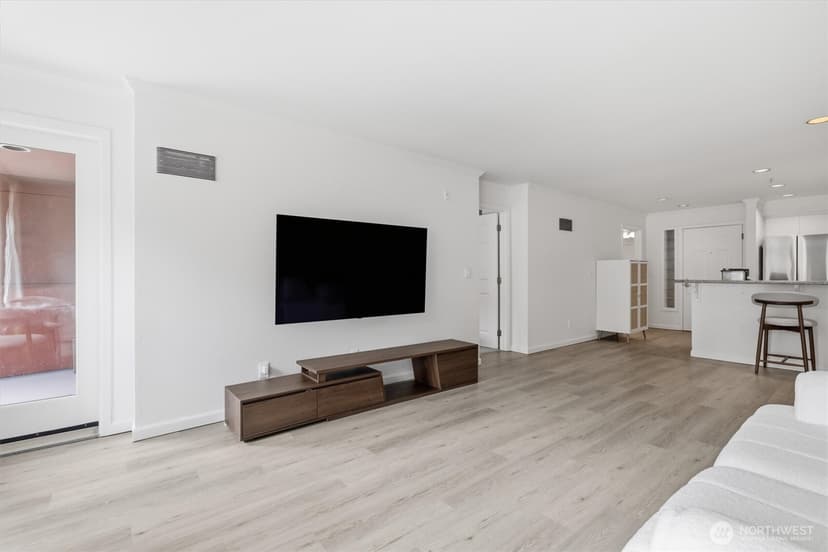 Property photo for 1417 Queen Anne Avenue N #303, Seattle photo 12