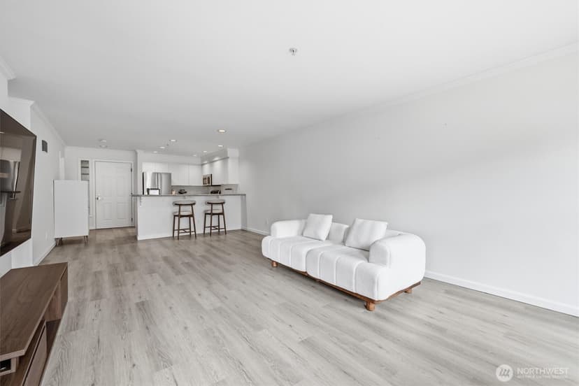 Property photo for 1417 Queen Anne Avenue N #303, Seattle photo 13