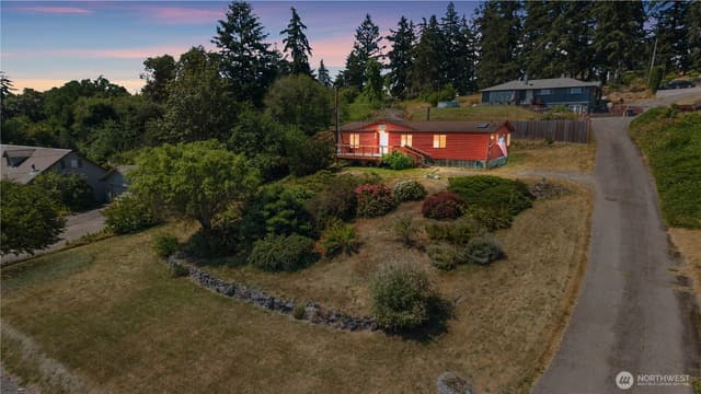 Property photo for 812 68th Avenue E, Fife photo 2