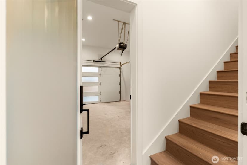 Property photo for 9215 12th Avenue NE #B, Seattle photo 10