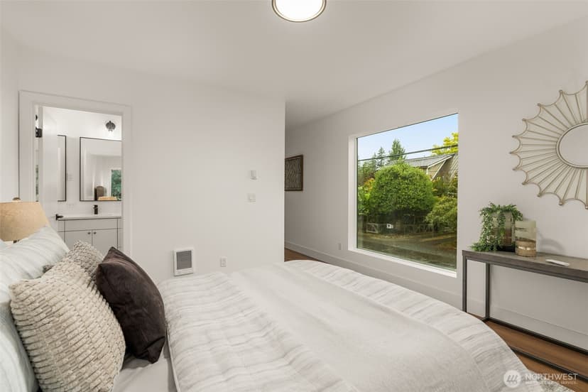 Property photo for 9215 12th Avenue NE, Seattle photo 19