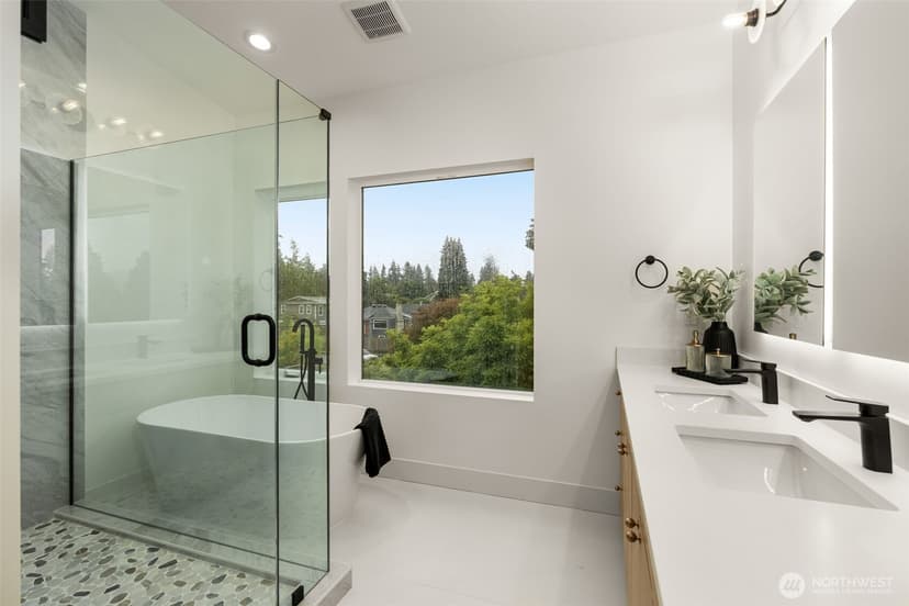 Property photo for 9215 12th Avenue NE, Seattle photo 26
