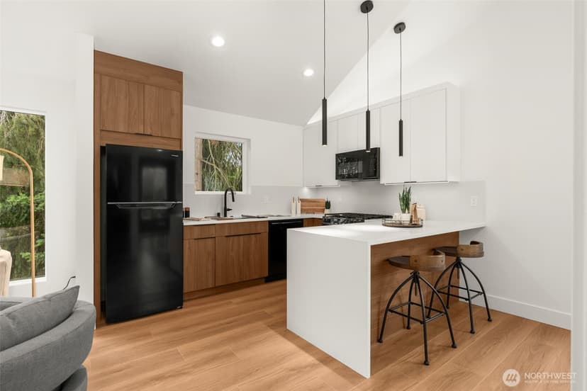 Property photo for 9211 12th Avenue NE, Seattle photo 11