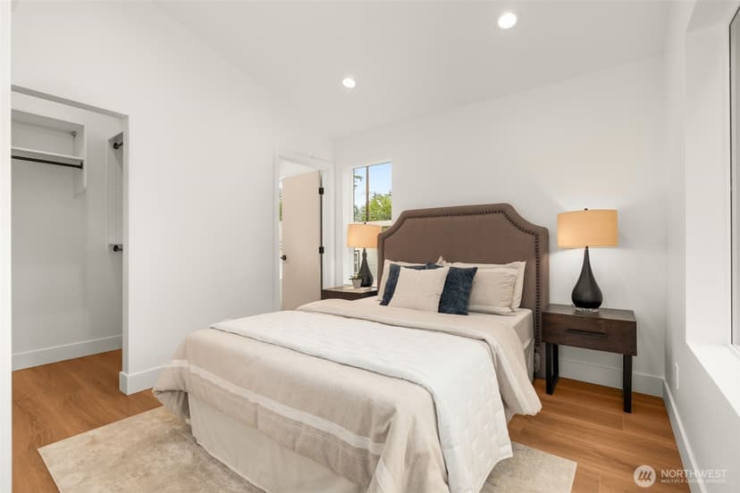 Property photo for 9211 12th Avenue NE, Seattle photo 16