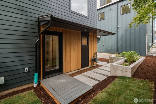 Property photo for 9211 12th Avenue NE, Seattle photo 3