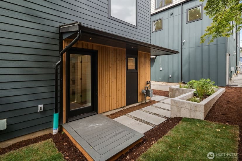 Property photo for 9211 12th Avenue NE, Seattle photo 3