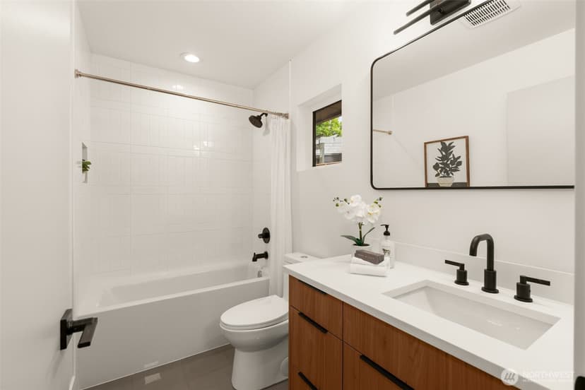 Property photo for 9211 12th Avenue NE, Seattle photo 20