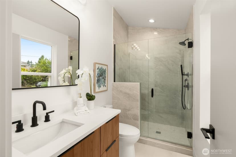 Property photo for 9211 12th Avenue NE, Seattle photo 17