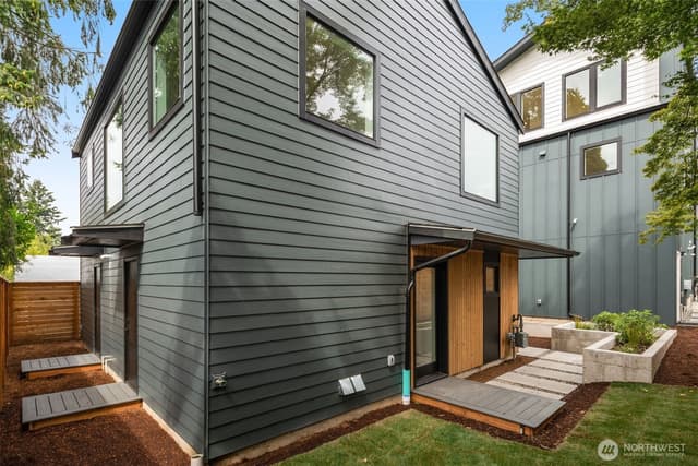 Property photo for 9211 12th Avenue NE, Seattle photo 4