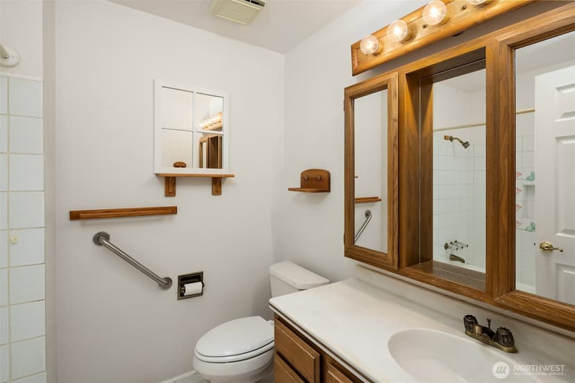 Property photo for 16252 13th Avenue SW, Burien photo 17