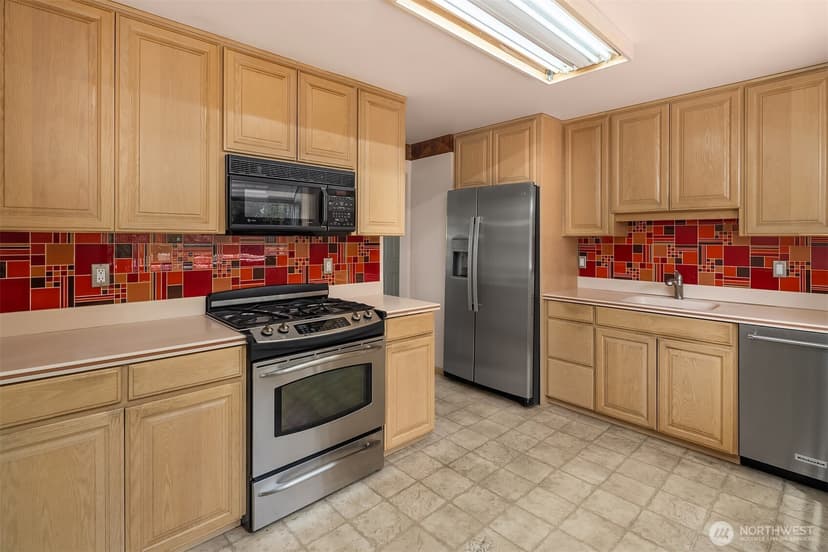 Property photo for 16252 13th Avenue SW, Burien photo 12