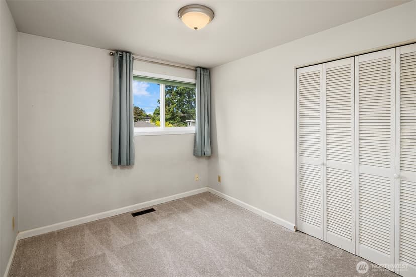 Property photo for 16252 13th Avenue SW, Burien photo 16