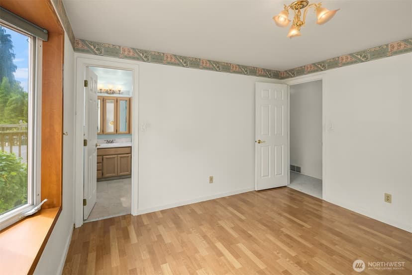 Property photo for 16252 13th Avenue SW, Burien photo 19