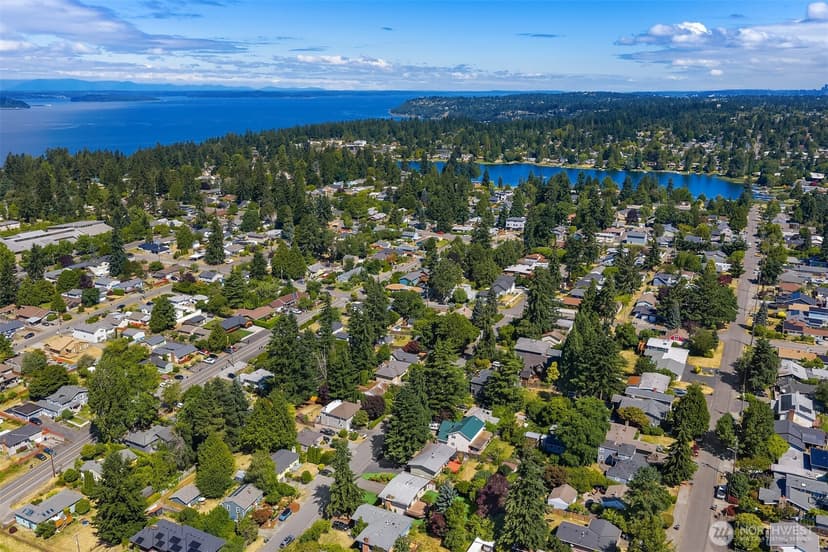 Property photo for 16252 13th Avenue SW, Burien photo 32