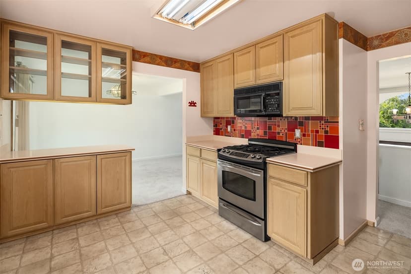 Property photo for 16252 13th Avenue SW, Burien photo 13