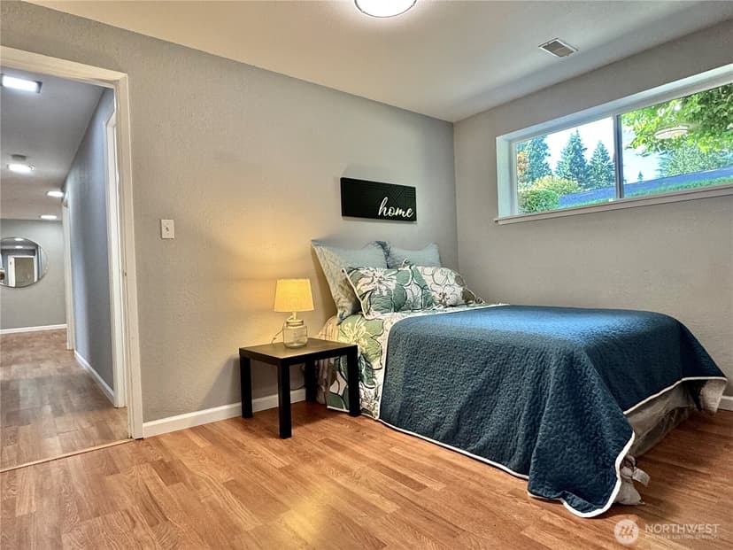 Property photo for 14820 NE 12th Street, Bellevue photo 28