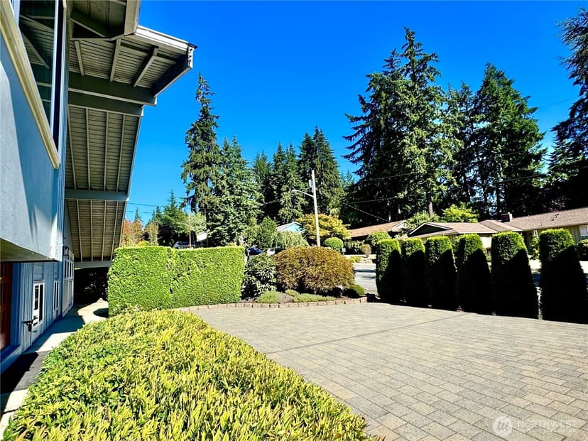 Property photo for 14820 NE 12th Street, Bellevue photo 3