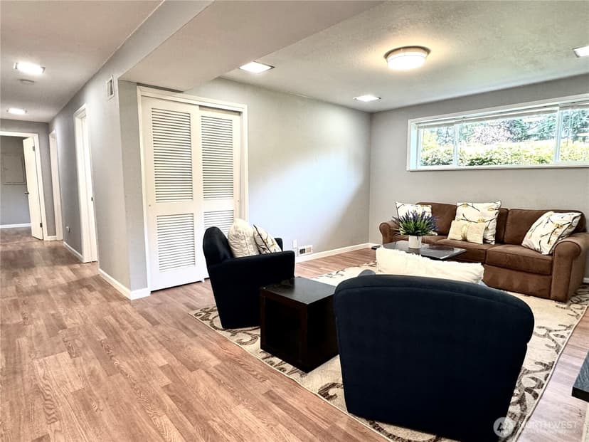 Property photo for 14820 NE 12th Street, Bellevue photo 24