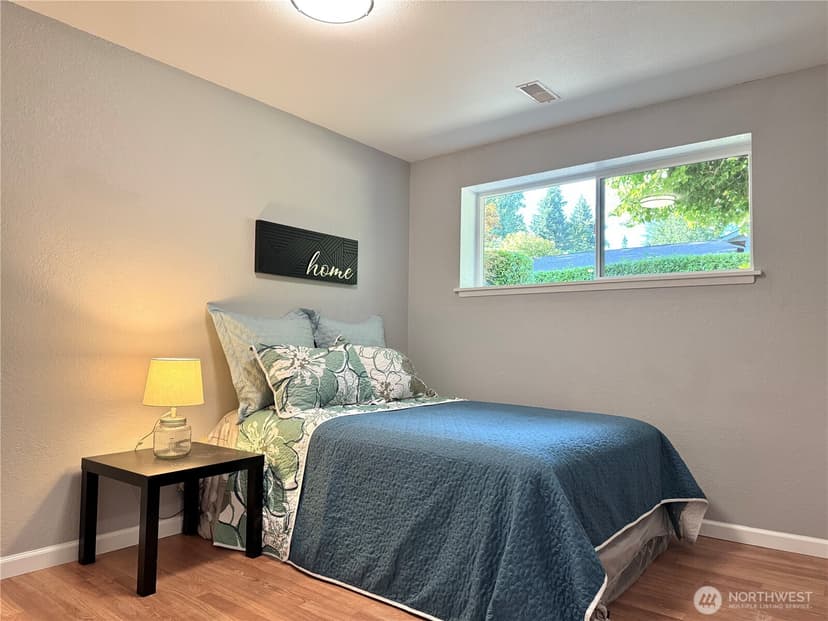 Property photo for 14820 NE 12th Street, Bellevue photo 29