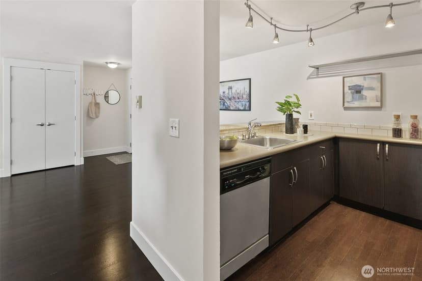 Property photo for 3401 Wallingford Avenue N #401, Seattle photo 10