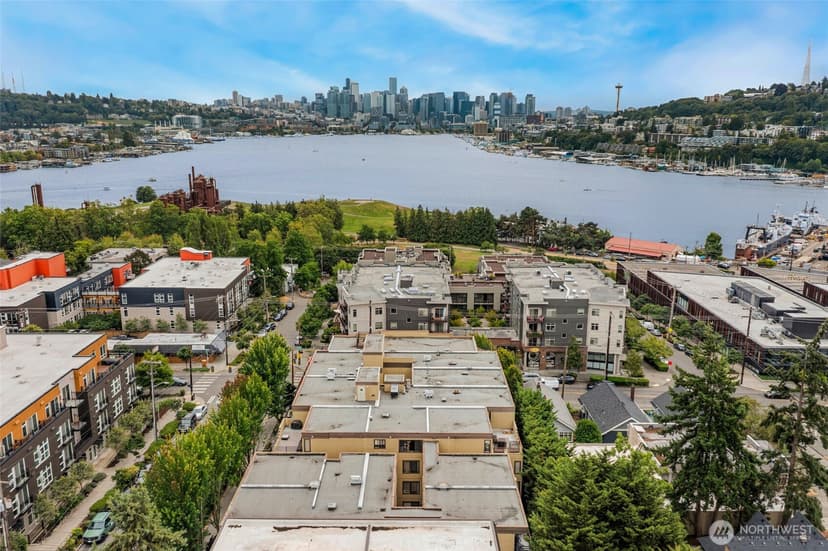 Property photo for 3401 Wallingford Avenue N #401, Seattle photo 25