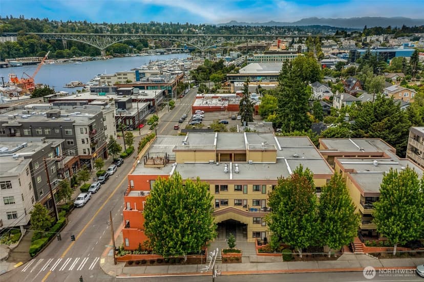 Property photo for 3401 Wallingford Avenue N #401, Seattle photo 24