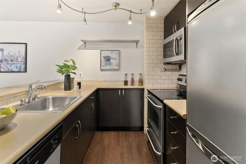 Property photo for 3401 Wallingford Avenue N #401, Seattle photo 11