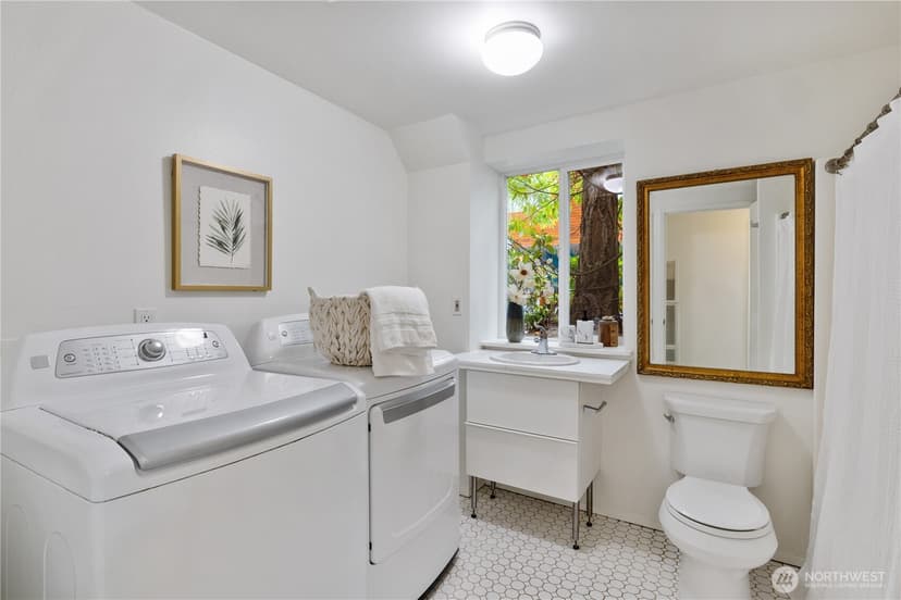 Property photo for 9125 NE 21st Place, Clyde Hill photo 19