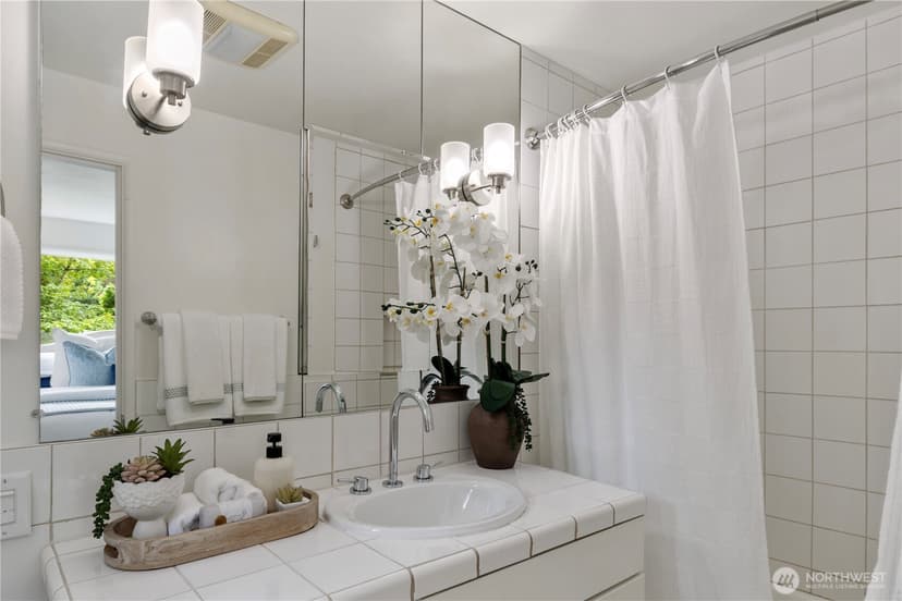 Property photo for 9125 NE 21st Place, Clyde Hill photo 13
