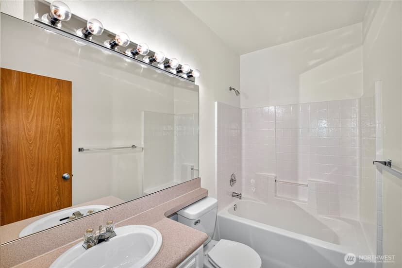 Property photo for 10825 SE 200th Street #F204, Kent photo 19