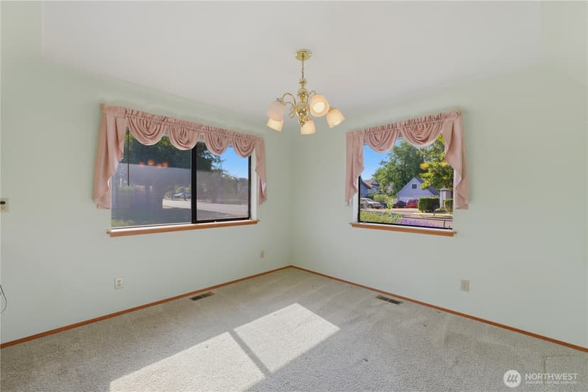 Property photo for 207 E 84th Street, Tacoma photo 8