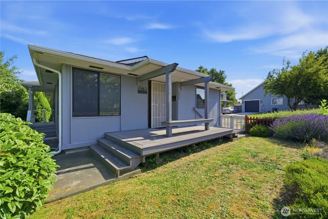 Property photo for 207 E 84th Street, Tacoma photo 2