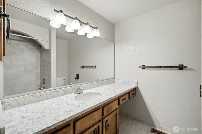 Property photo for 8530 Frederick Place, Edmonds photo 28