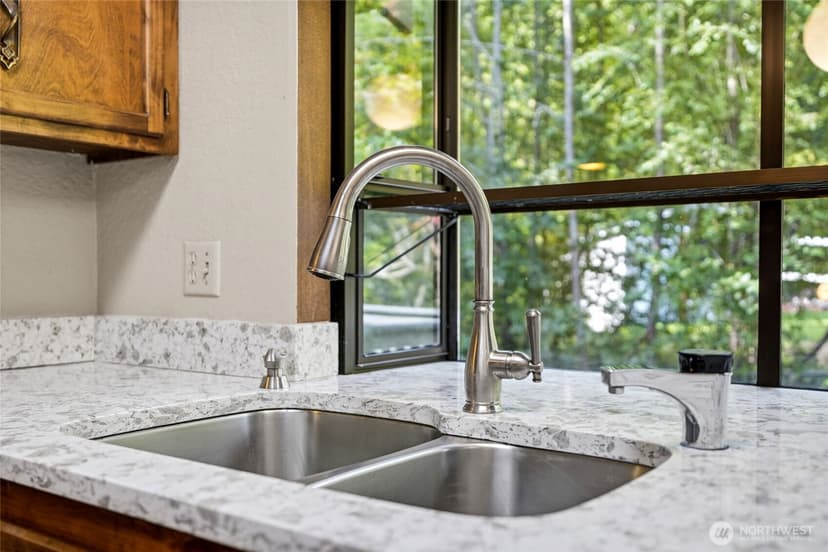 Property photo for 8530 Frederick Place, Edmonds photo 17
