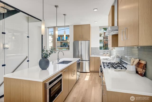 Property photo for 2359 Yale Avenue E #A, Seattle photo 3