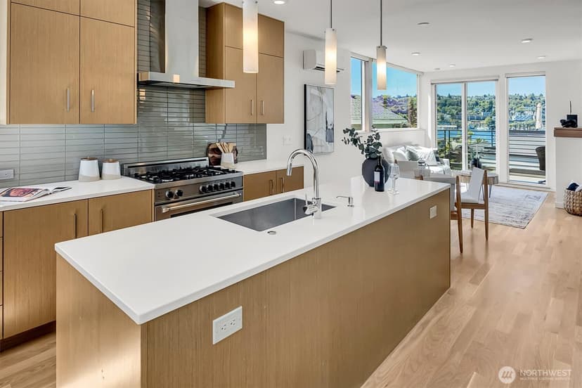 Property photo for 2359 Yale Avenue E #A, Seattle photo 4