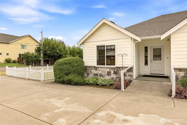 Property photo for 3204 20th Street SW, Puyallup photo 2