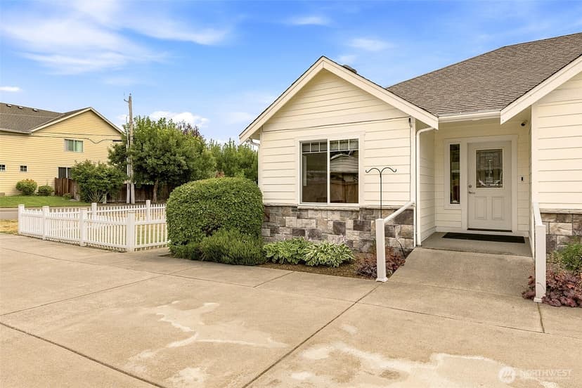 Property photo for 3204 20th Street SW, Puyallup photo 2