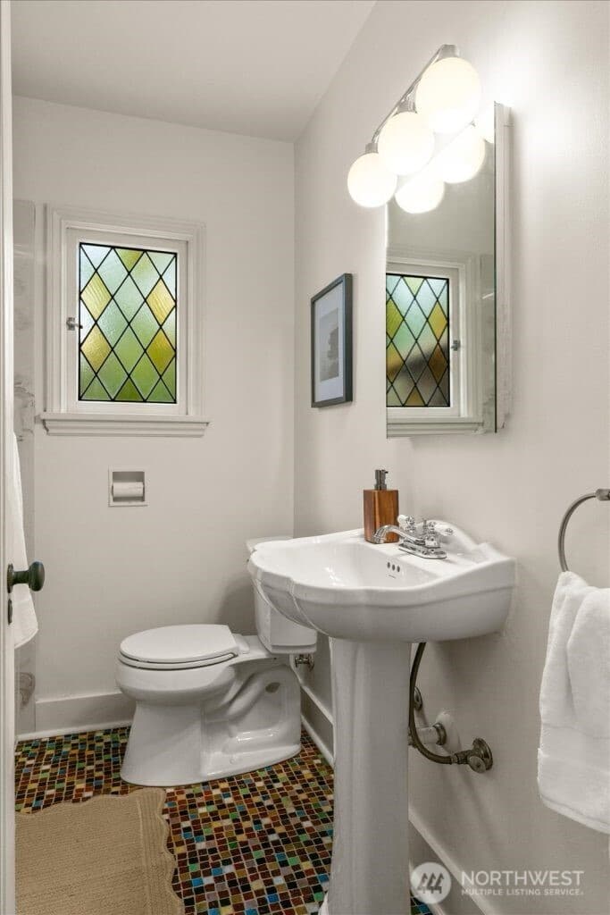 Property photo for 2459 24th Avenue E, Seattle photo 13