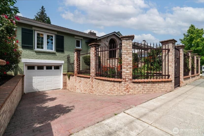Property photo for 2459 24th Avenue E, Seattle photo 28