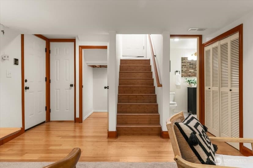 Property photo for 2459 24th Avenue E, Seattle photo 17